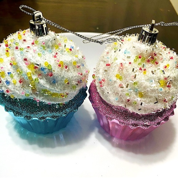 Cupcake🧁 and Donuts 🍩 Christmas ornaments 😋 - Picture 2 of 4